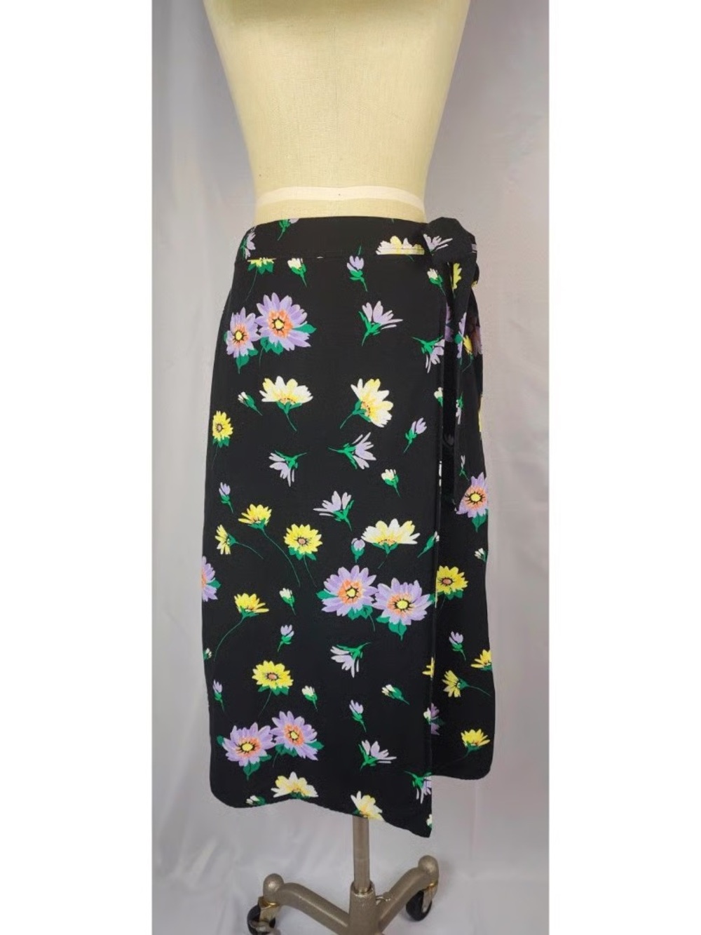 LOFT Black Floral Wrap Midi Skirt-sz 00 petite-Like New!